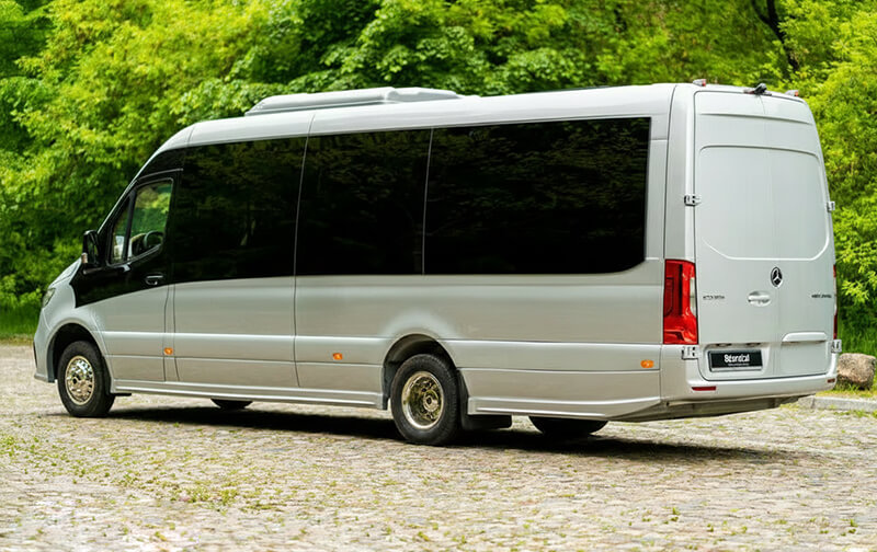 Minibus Sprinter da 19 posti, vista laterale