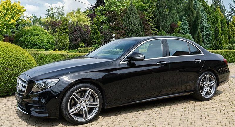 Berlina Mercedes-Benz Classe E, vista frontale