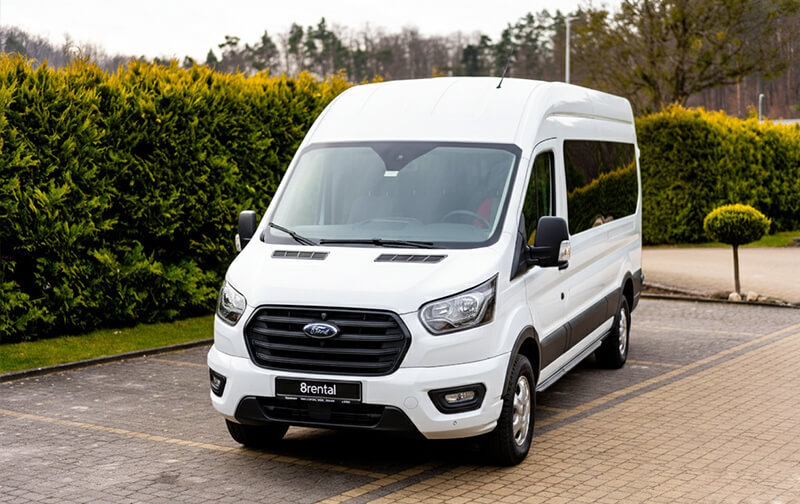 Minibus Ford Transit da 16 posti, esterno