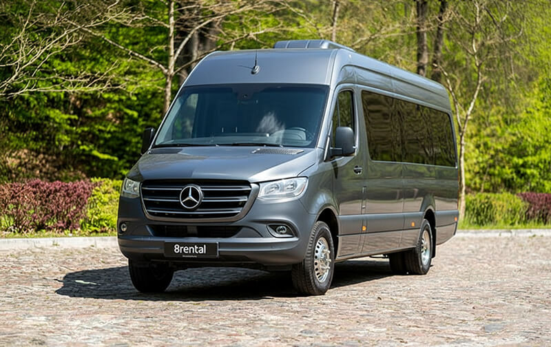 Minibus Mercedes-Benz Sprinter da 16 posti, esterno
